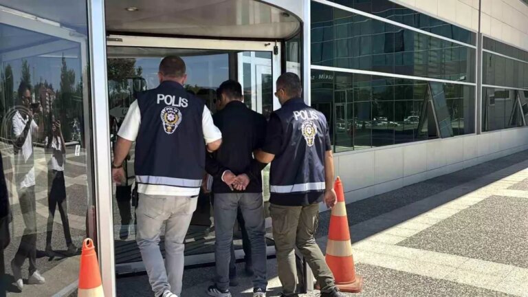 boluda-silahli-kavga-17-yil-hapis-cezasi-olan-sahis-adliyeye-sevk-edildi-p8cRLcJj.jpg