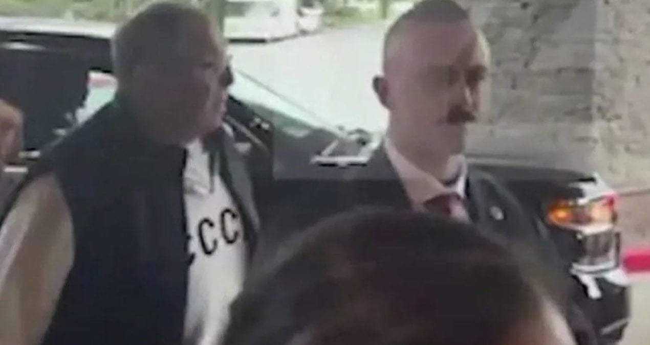 Tarihi zirve öncesi kıyafet detayı